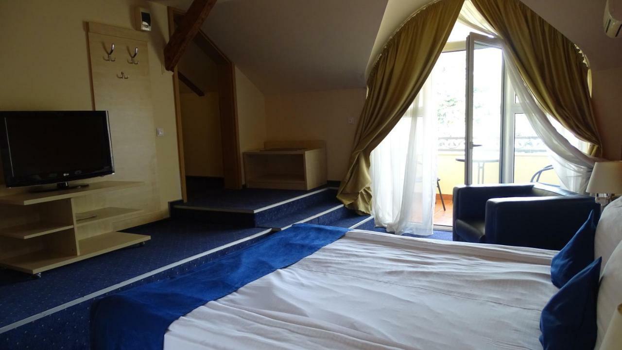 Casa Elysee Hotel เดวา ภายนอก รูปภาพ